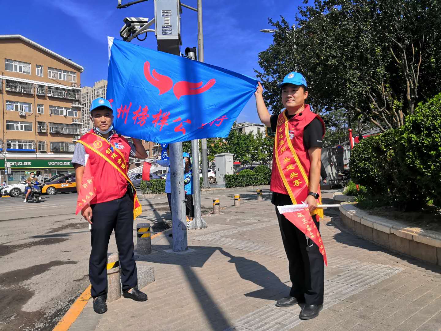 <strong>美女被狂操骚逼爽的不要不要的</strong>